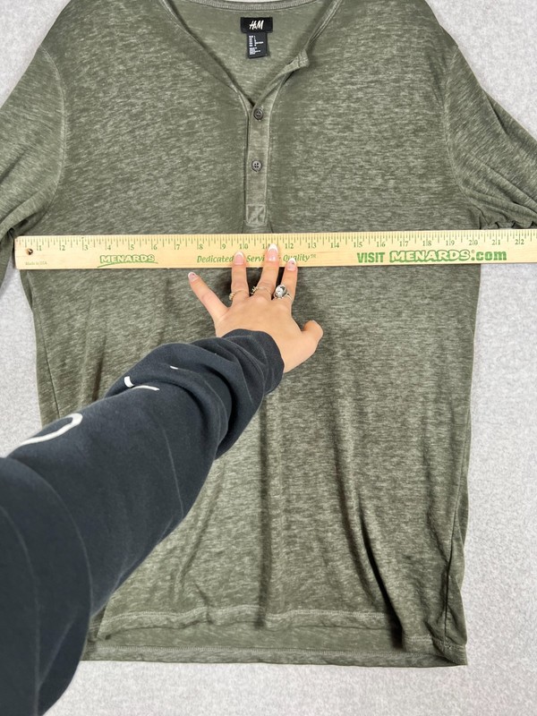 Men's H&M Olive Green Long Sleeve Henley T-Shirt Size Large gallery