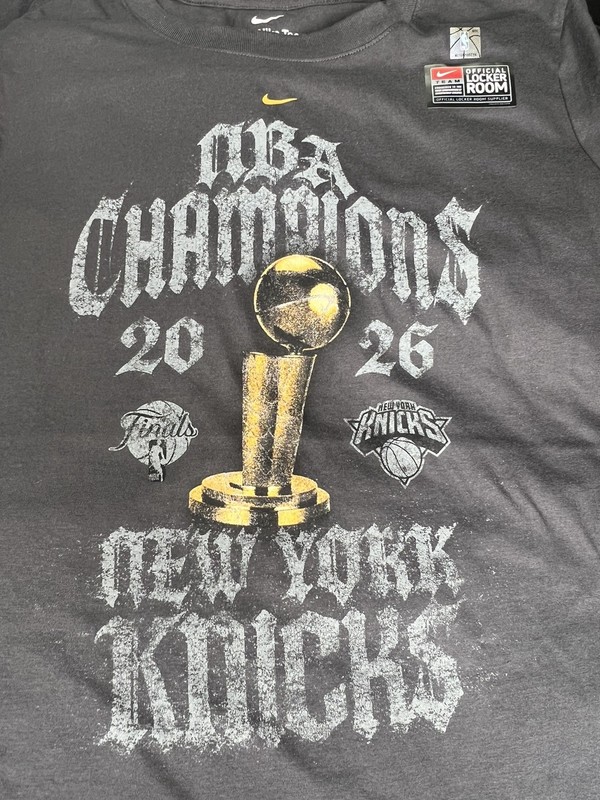 New York Knicks Nike 2026 NBA Finals Champions Authentic Locker Room T-Shirt M