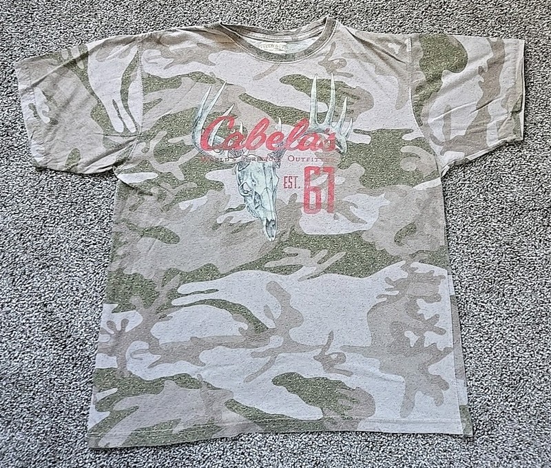 Cabela’s Men’s XL Camo Deer Head T Shirt Short Sleeve Hunting Outdoors Red Logo