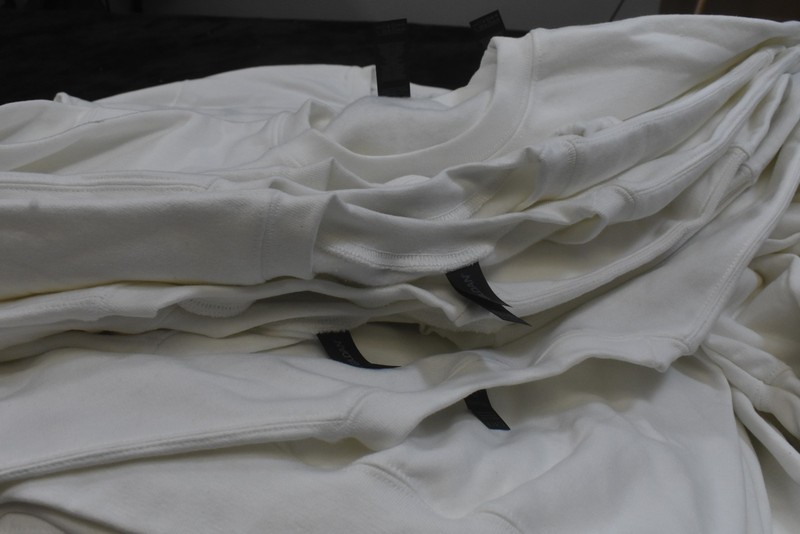 Gildan Heavy Blend Blank Long Sleeve Plain White Sweatshirt Mens Large Lot Of 12 gallery