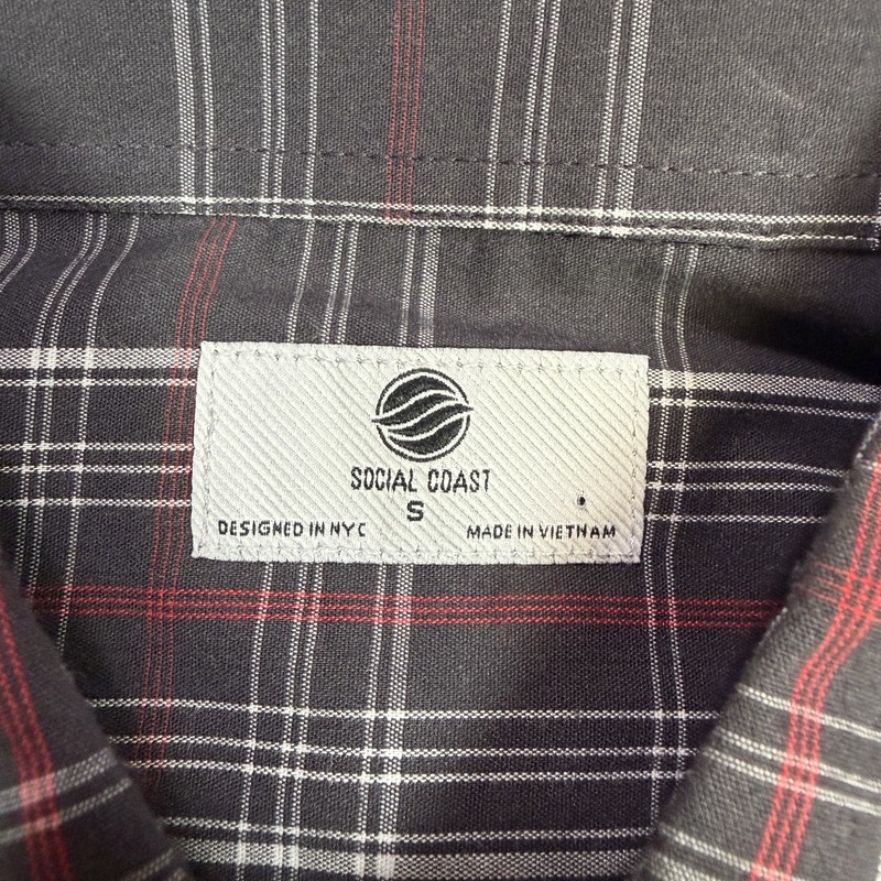 Social Coast Men's Short Sleeve Button-Down Shirt Size S Black Red White Plaid gallery