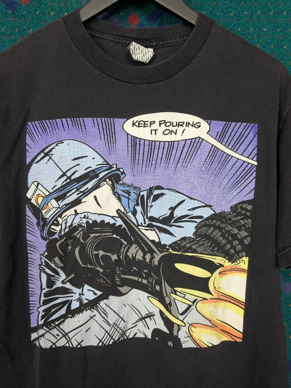 Vintage 2000s Rogue Status The Man Keep Pouring It On T-Shirt Grunge Faded Y2K gallery