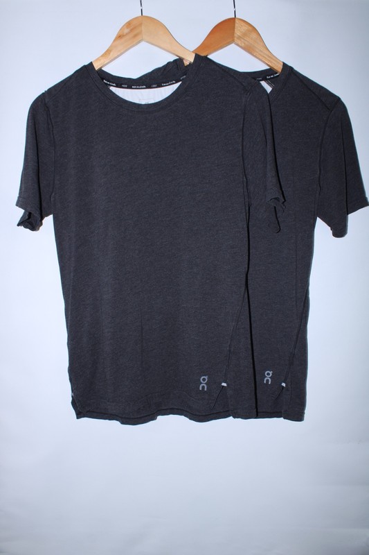 On Running Men’s Small Gray Short Sleeve Lot Of 2 Comfort T T-Shirts