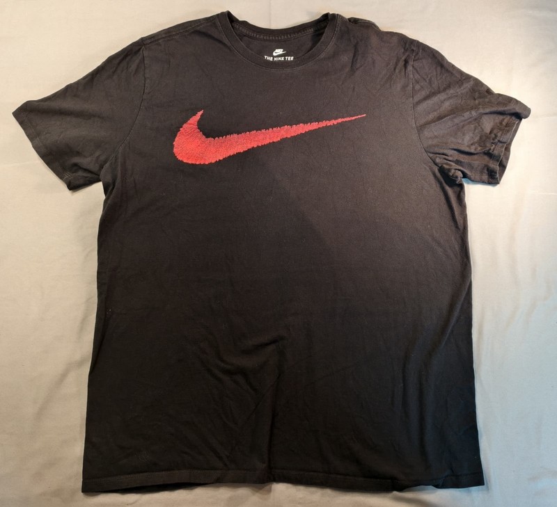 Men's The Nike Tee Athletic Fit Black/Red XL