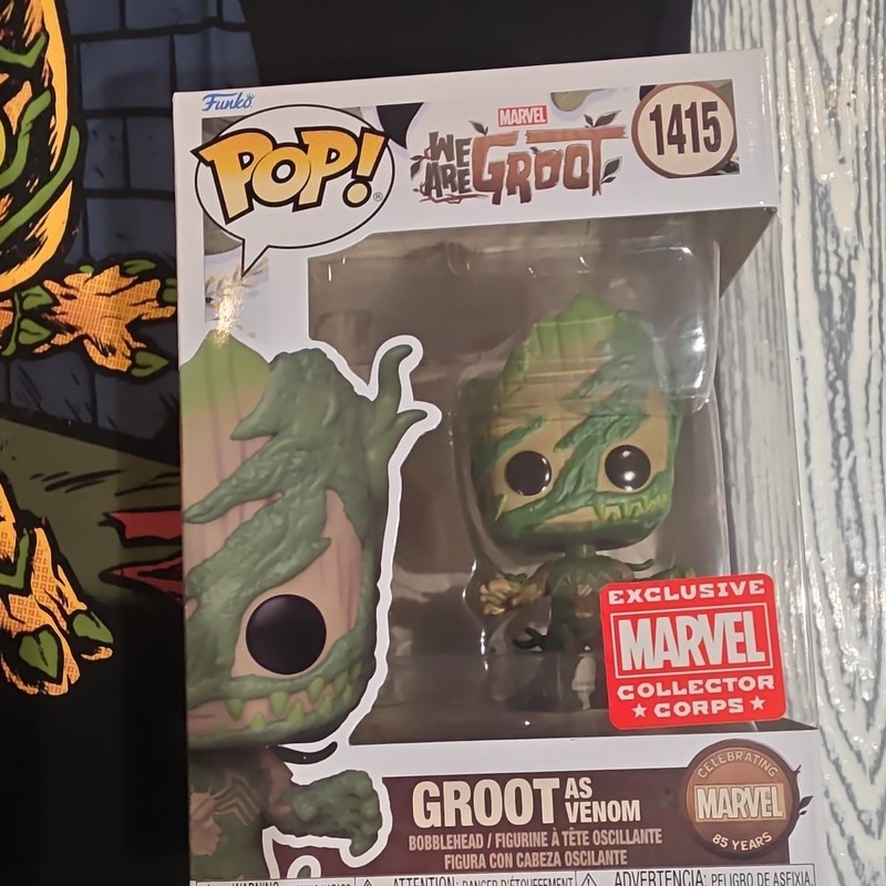 Funko Pop Marvel Collectors Corps "We Are Groot" Mystery Box With Tee Size M gallery