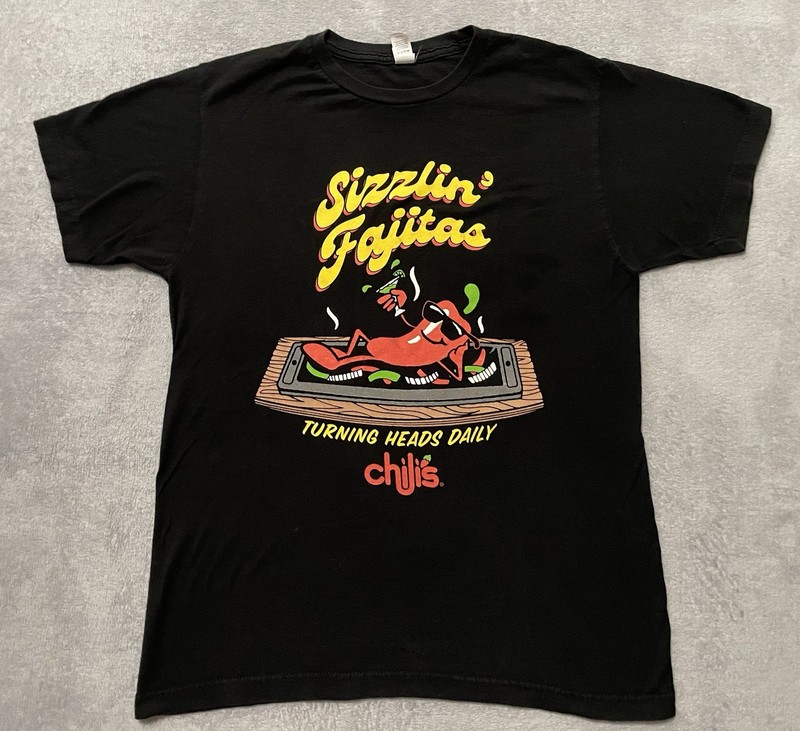 Chili’s Sizzlin Fajitas T-Shirt Mens Medium Black Restaurant Employee Staff READ