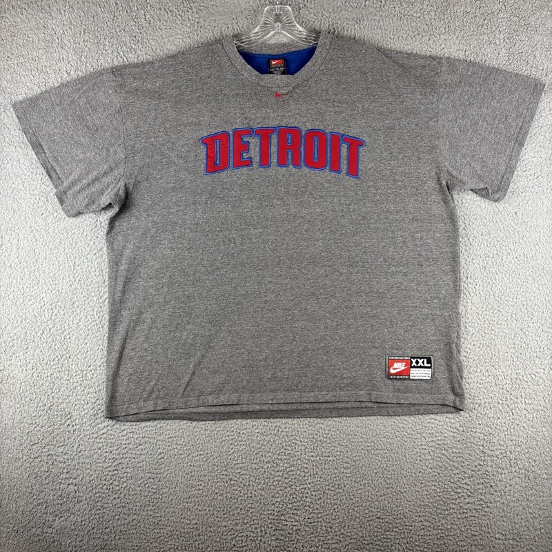 Y2K Nike Team Detroit Pistons Arch Logo T-Shirt 2XL Gray NBA Mexico