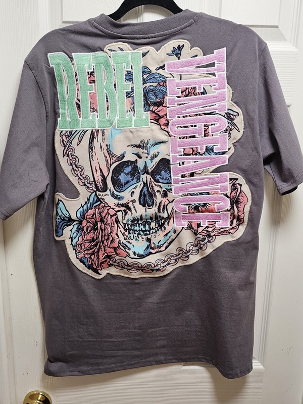 NWT Unisex REBEL VENGEANCE Gray Skull Patch T-Shirt Size L – 100% Cotton