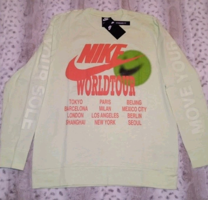 DA0629-383 Mens Nike Sportswear World Tour Long Sleeve Shirt Size Large NWT gallery