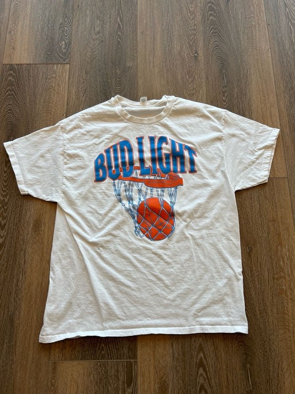 Vintage New York Knicks Bud Light Basketball Graphic T-Shirt Hanes XL