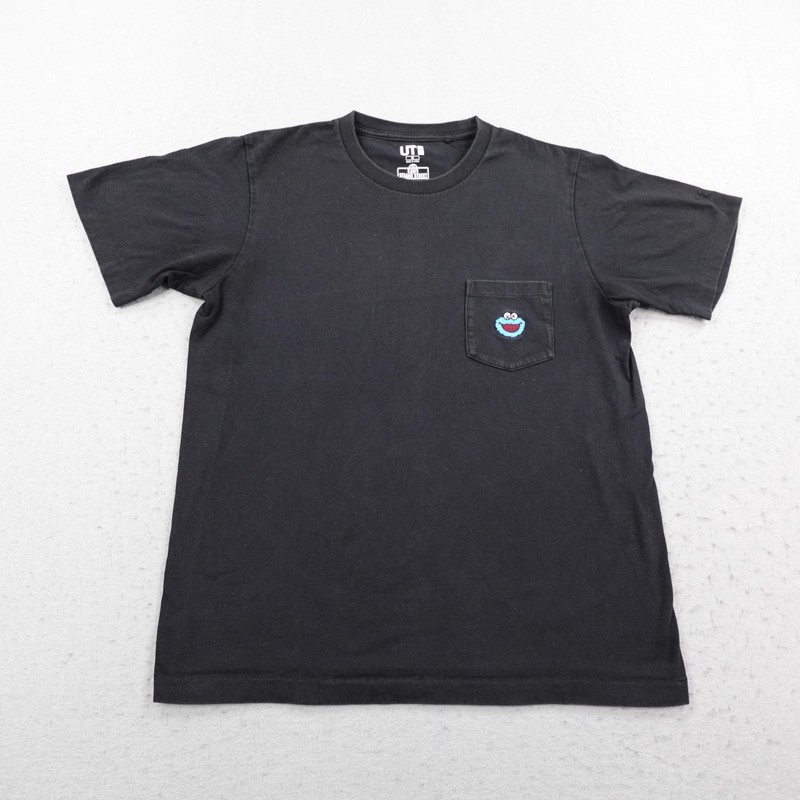 Uniqlo KAWS Shirt Mens Medium Black Sesame Street Cookie Monster Pocket Tee