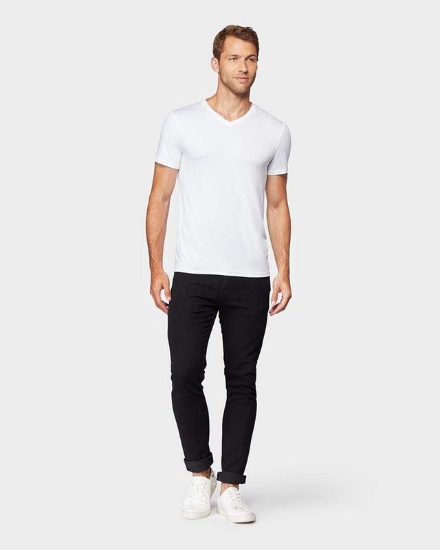32 Degrees Mens 4 Pack Cool V-Neck T-Shirt | Anti-Odor | Quick Drying | 4-Way St gallery
