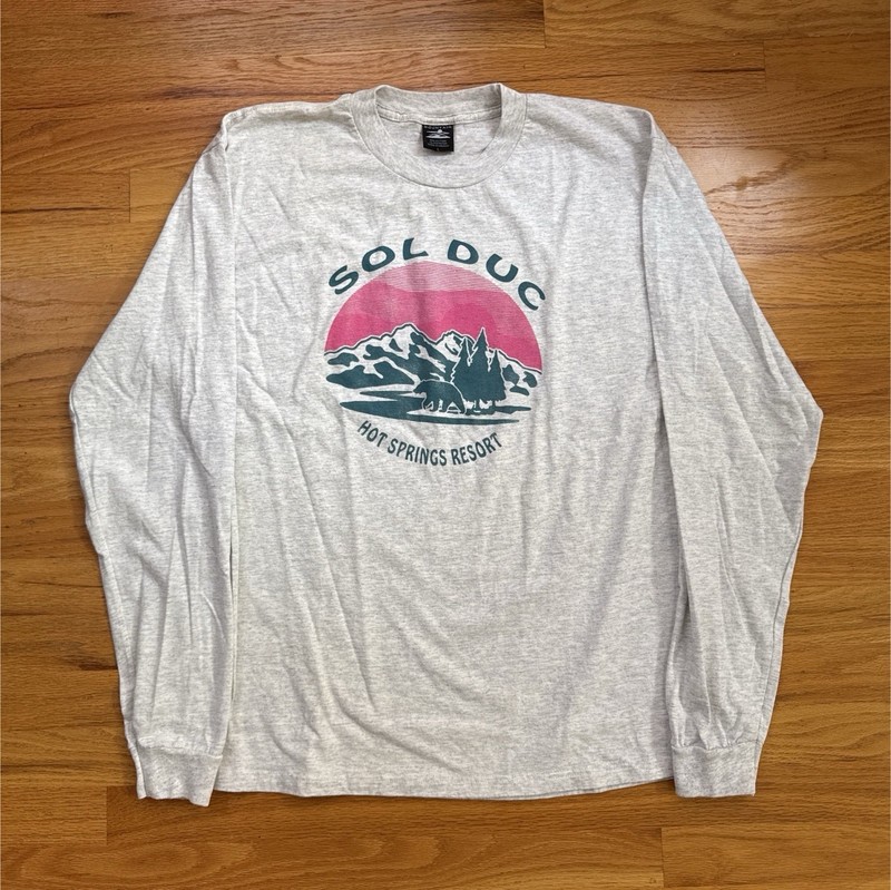 2000s Retro Mountain Sol Duc Hot Springs Resort Men’s T-Shirt Gray L Long Sleeve