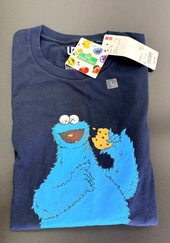 KAWS x Sesame Street x Uniqlo Soopy Cookie Monster T-Shirt Men’s NWT New Large