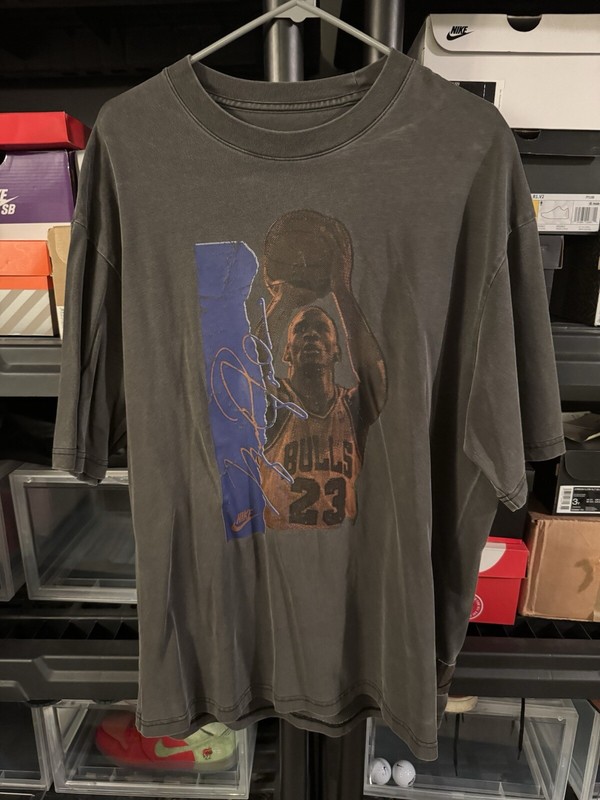 Nike Air Jordan Men’s Flight 85 Heritage Short Sleeve Tee DA9891-010 Size Large