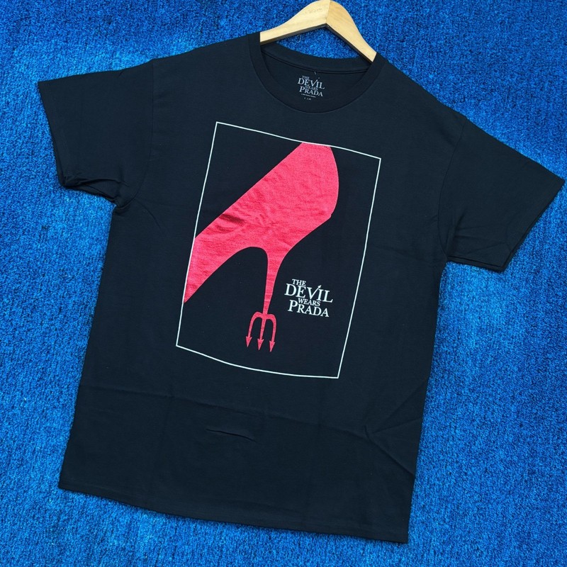 The Devil Wears Prada Red Foil Fashion Theater Poster Tee L gallery