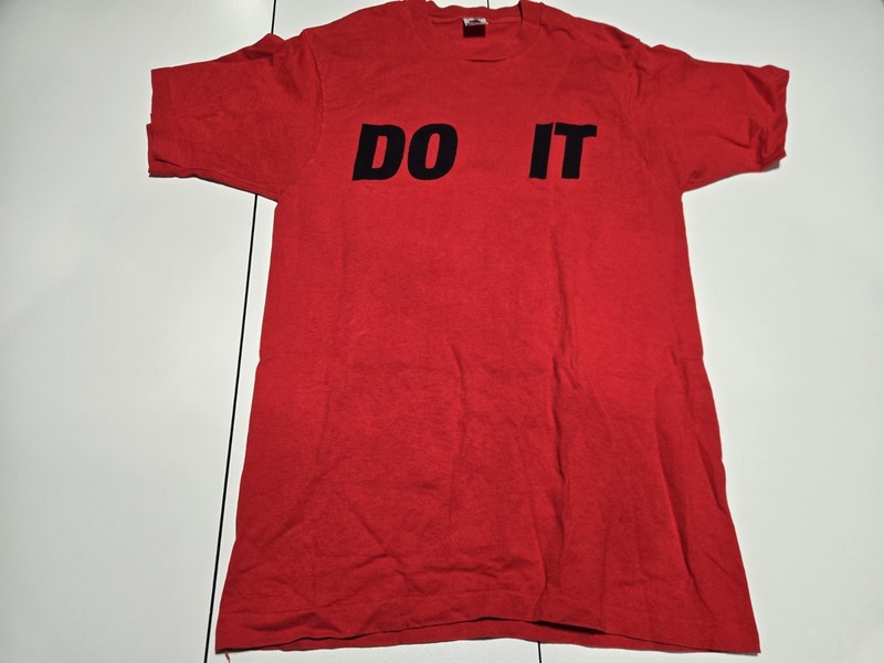 Vintage (Nike) (JUST) “DO IT” L T-Shirt Red Mens Spellout FOTL Single-Stitch 80s