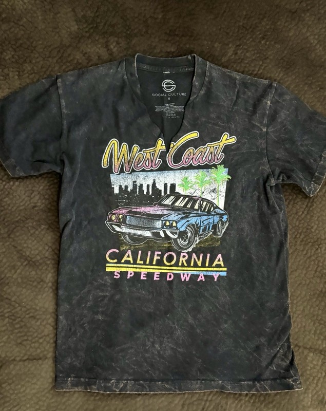 West Coast Car Vintage V-neck T-shirt Size Small