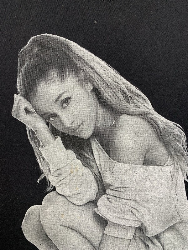 Ariana Grande The Honeymoon Tour T-shirt Size S gallery