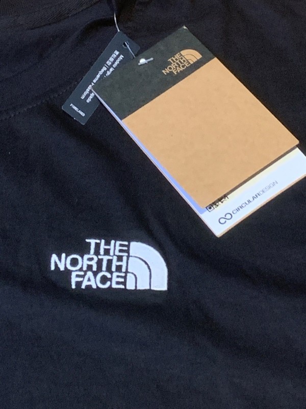North Face Relaxed Fit XL Evolution Tshirt New With Tags (N11251000) gallery